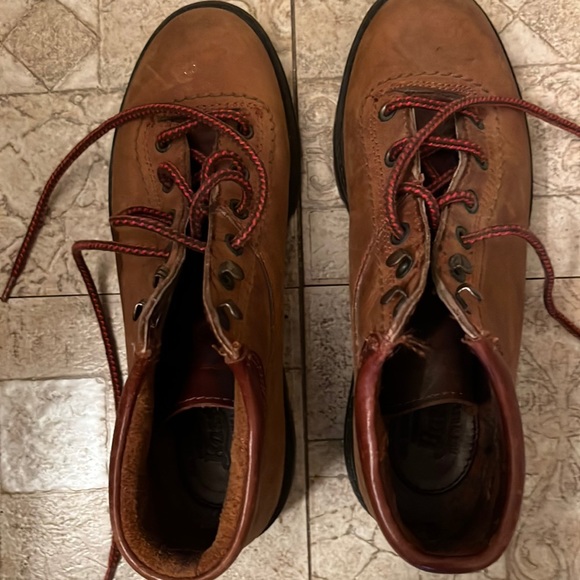 NWOT Bass Rugged Hiking Brown Lace Up Boots